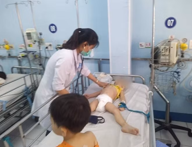 Các ca trẻ bị TCM nặng nằm trong khoa Nhiễm có nhiều trẻ bị nặng độ 2, độ 3