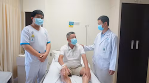 Bệnh nhân Đặng V.R. đã ổn định sức sau ca phẫu thuật kép thành công.