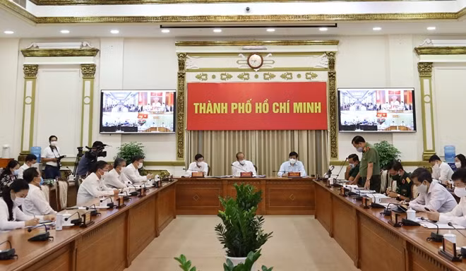 Đoàn công tác của Chính phủ làm việc với Ban chỉ đạo phòng, chống dịch COVID-19 TP Hồ Chí Minh sáng 1/6