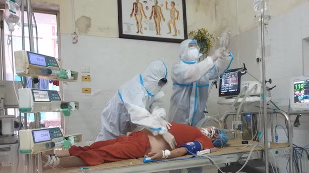 Bác sĩ Bệnh viện Đại học Y dược ra chi viện cho Bắc Giang vào dịp tháng 6