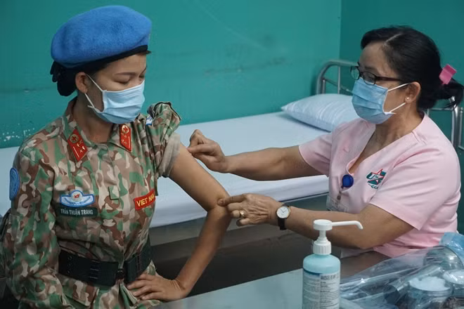 Lực lượng tham gia gìn giữ hòa bình của BV dã chiến 2.3 đã được tiêm vaccine ngừa COVID-19 trước khi lên đường làm nhiệm vụ tại Nam Sudan