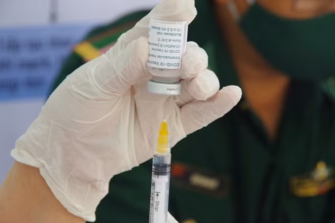 Có gần một ngàn liều vaccine chuẩn bị tiêm cho cán bộ chiến sĩ biên phòng Tây Ninh đợt này.