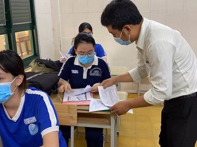 Giúp thí sinh điền những thông tin sai sót.