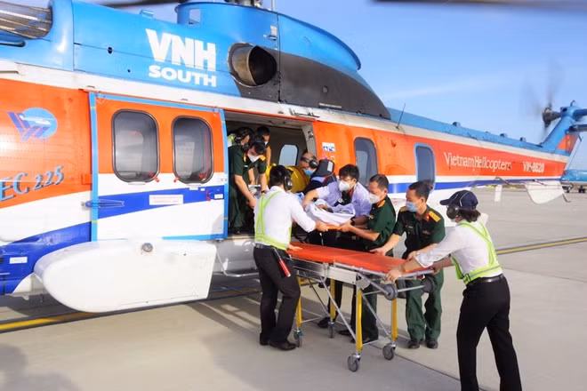Ngay khi về tới sân bay Tân Sơn Nhất, bệnh nhân nhanh chóng được đưa về Bệnh viện 175 cấp cứu.