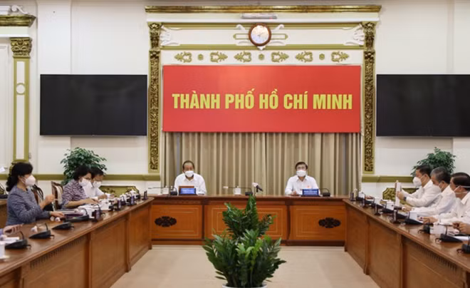 Phó Thủ tướng Thường trực Trương Hoà Bình khẳng định: "Giải pháp căn bản và lâu dài để đối phó với dịch bệnh vẫn là tập trung nguồn lực cho vaccine".