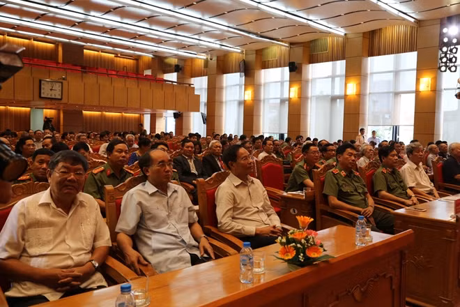 Các đại biểu tham dự buổi gặp mặt