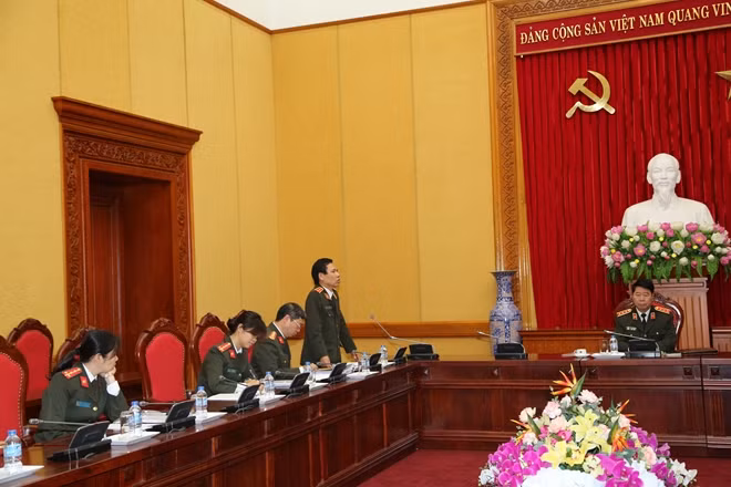Trung tướng Trần Minh Thư, Viện trưởng Viện Chiến lược và Khoa học báo cáo tình hình triển khai Đề tài