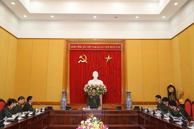 Thứ trưởng Bùi Văn Nam phát biểu tại cuộc họp