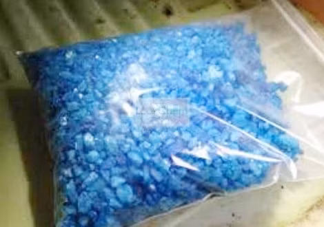 Một gói ma túy “Ngôi sao xanh” bị cảnh sát Anh tịch thu trong đợt truy quét tội phạm đầu năm 2016.