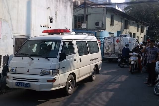 Các tổ nghiệp vụ xuống hiện trường điều tra vụ án