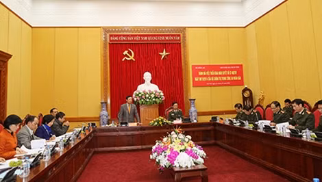PGS.TS Phạm Văn Linh, Phó Trưởng Ban Tuyên giáo. Trung ương, Trưởng đoàn công tác phát biểu kết luận cuộc họp.
