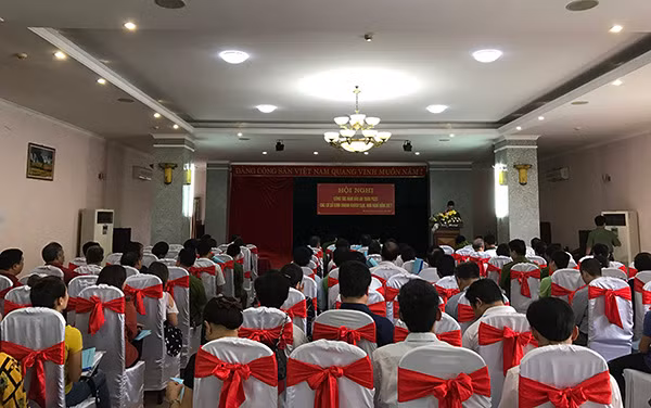 Gần 200 chủ cơ sở kinh doanh khách sạn, nhà nghỉ, kinh doanh xăng dầu, gas được tập huấn công tác PCCC và CNCH. Gần 200 chủ cơ sở kinh doanh khách sạn, nhà nghỉ, kinh doanh xăng dầu, gas được tập huấn công tác PCCC và CNCH.