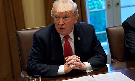 Tổng thống Mỹ Donald Trump trong buổi họp với quan chức quốc phòng cấp cao tại Nhà Trắng.