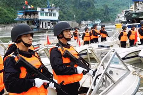 Cảnh sát chống ma túy Trung Quốc trong SMCC.