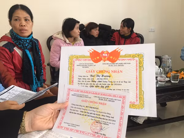 Cô giáo Bùi Thị Hương được công nhận là giáo viên dạy giỏi cấp huyện. Cô giáo Bùi Thị Hương được công nhận là giáo viên dạy giỏi cấp huyện.