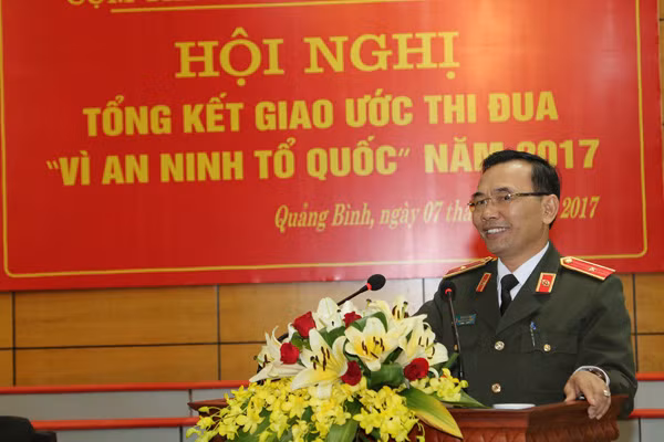 Thiếu tướng Từ Hồng Sơn, Giám đốc Công an tỉnh Quảng Bình đại diện đơn vị Cụm trưởng phát biểu tại hội nghị.