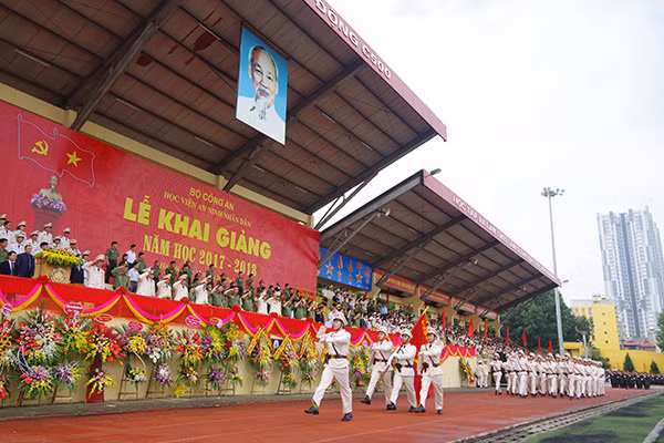 Màn diễu binh của các tân học viên D49 - Học viện ANND. Màn diễu binh của các tân học viên D49 - Học viện ANND.