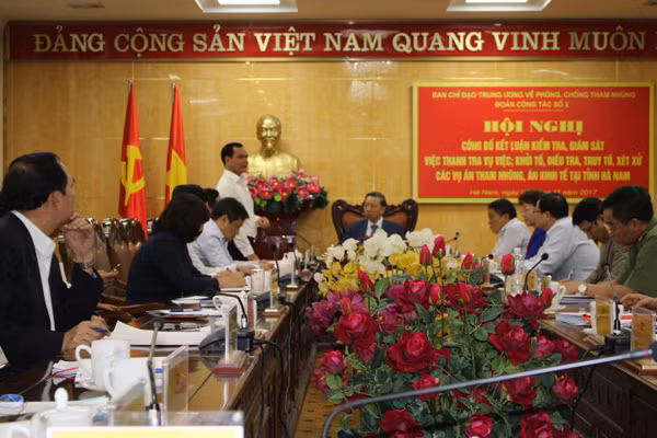 Bí thư Tỉnh ủy Hà Nam Nguyễn Đình Khang phát biểu tiếp thu ý kiến kết luận.