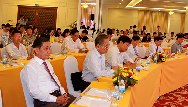 Các nhà báo tham dự hội thảo.