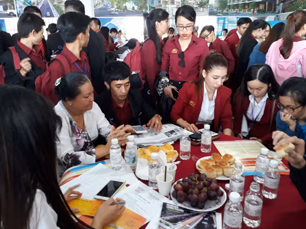Chưa được phép đầu tư nhiều dự án, nhưng nhóm công ty Alibaba vẫn cho nhân viên chèo kéo khách đặt cọc mua nền.