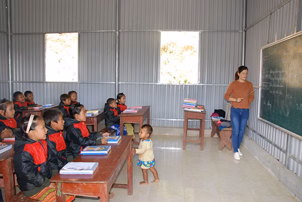 Một giờ lên lớp của cô giáo Đào Thị Bằng tại điểm trường Pa Thoóng 2.