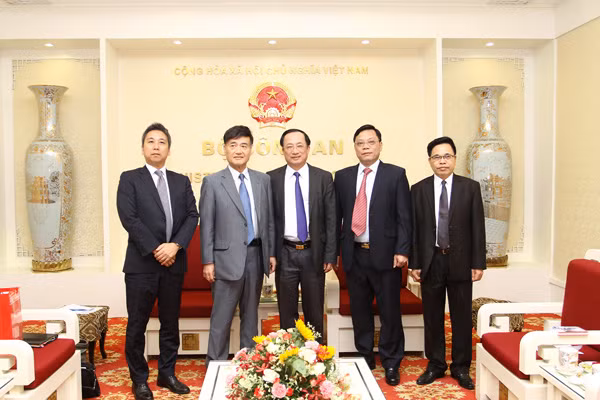 Thứ trưởng Nguyễn Văn Thành, ngài Tsuneda Teruo và các đại biểu.