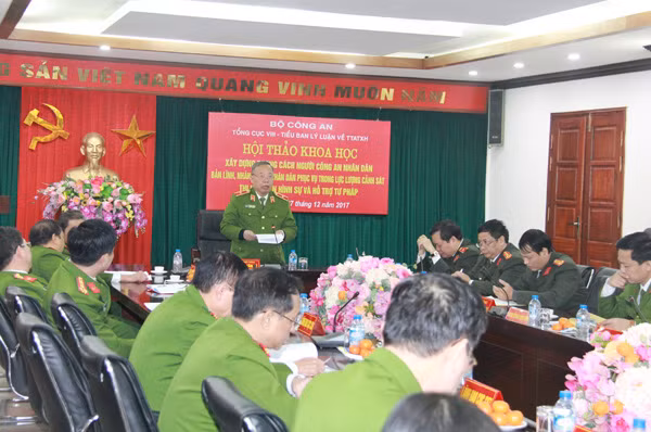 Thiếu tướng Nguyễn Văn Lý tổng kết Hội thảo. Thiếu tướng Nguyễn Văn Lý tổng kết Hội thảo.