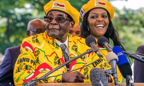 Ông Roberet Mugabe và vợ, bà Grace, tại một sự kiện ở Zimbabwe. Ông Roberet Mugabe và vợ, bà Grace, tại một sự kiện ở Zimbabwe.