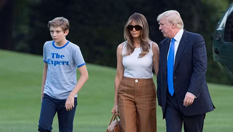 Barron chập chững theo nghiệp cầu thủ.