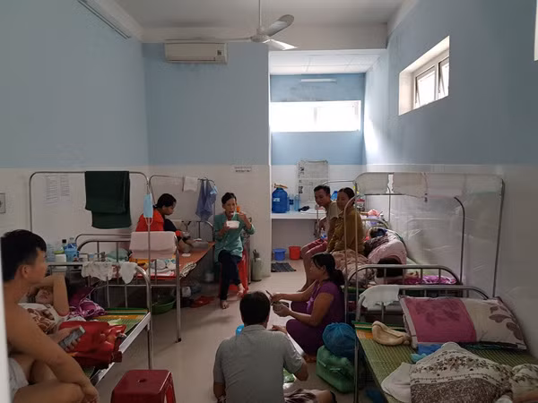 Các bệnh nhân được chuyển hết lên tầng trên.