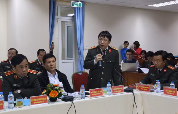 Thượng tá Phạm Quang Khải, Phó Tổng Biên tập Báo CAND phát biểu tại Hội thảo.