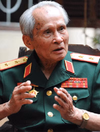 Trung tướng Nguyễn Quốc Thước nổi tiếng với những chất vấn thẳng thắn, không ngại va chạm. Trung tướng Nguyễn Quốc Thước nổi tiếng với những chất vấn thẳng thắn, không ngại va chạm.