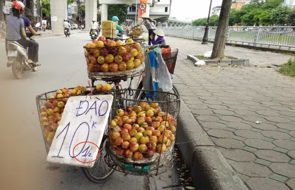 Hà Nội có thực sự dẹp được tình trạng trái cây bán rong, không rõ nguồn gốc?