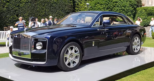 Chiếc Rolls Royce đình đám có thiết kế tuyệt đẹp. Nguồn Internet.