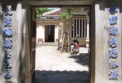 Lối vào chùa Thập Tháp.