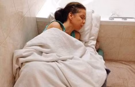 Amelia Hill phải sống trong “bong bóng” suốt 26 năm qua bởi vì cơ thể chị dị ứng với hầu hết mọi thứ trong môi trường thế giới hiện đại.