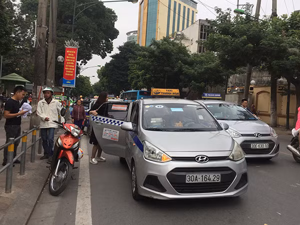 Hà Nội hiện có gần 20.000 taxi truyền thống đang hoạt động.