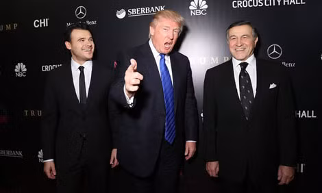 Emin Agalarov, Donald Trump và Aras Agalarov tại vòng chung kết Hoa hậu Hoàn vũ 2013.