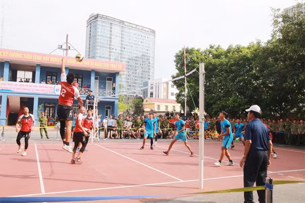 Trận chung kết bóng chuyền gay cấn tại Hội thao. Trận chung kết bóng chuyền gay cấn tại Hội thao.