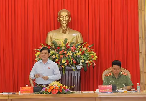 Đồng chí Phan Xuân Dũng phát biểu tại buổi làm việc.