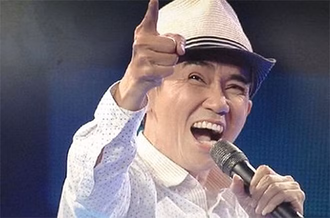 Năm 2001, Minh Thuận bị điếc một bên tai, tai còn lại cũng nhiều khả năng mắc bệnh tương tự. Nam ca sĩ cố gắng giữ tinh thần lạc quan để điều trị bệnh. Khoảng năm 2000 - 2001, anh là ca sĩ ăn khách với các ca khúc nhạc Việt thay cho nhạc Hoa như trước đó. Hai năm liền, anh đoạt giải thưởng "Ca sĩ yêu thích" của "Làn Sóng Xanh" với nhiều bài hit "Rêu Phong" (Tuấn Khanh), "Tình phai" (Nguyễn Ngọc Tài), "Lời trái tim muốn nói" (Lê Hựu Hà)... Năm 2003, Minh Thuận chủ động nghỉ ngơi, dành thời gian cho gia đình và chuẩn bị cho bước tiến mới trong sự nghiệp. Đầu năm 2004, anh tham gia liveshow của Phương Thanh. Cuối năm 2004, Minh Thuận ra mắt album "Chiếc bóng - Khi nào em buồn". Gần nhất nam ca sĩ phát hành CD "13 năm, chàng trai Bắc Kinh trở lại" tập hợp những ca khúc từng được anh và Nhật Hào ghi âm.