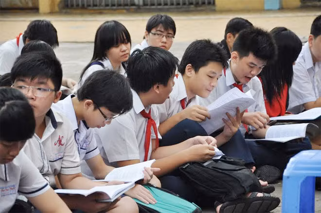 Mặt bằng kiến thức đầu vào không đồng đều nhau, ảnh hưởng tới chất lượng giáo dục là lo ngại từ phía giáo viên khi việc dạy thêm, học thêm bị cấm triệt để.