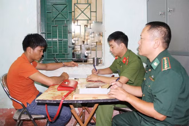Đối tượng Lý Văn Thắng tại cơ quan cảnh sát điều tra.