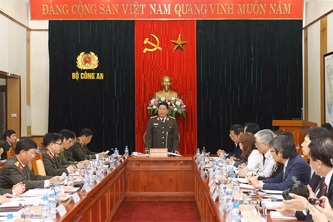 Thứ trưởng Bùi Văn Thành phát biểu tại cuộc họp.