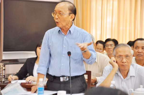 GS Trần Đông A phát biểu tại hội nghị: vấn đề phòng vệ sinh trong trường học-chuyện nhỏ mà không nhỏ.