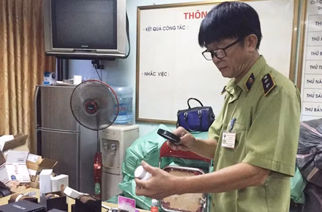 QLTT tỉnh Quảng Ninh tiêu hủy rượu nếp Hà Nội giả.