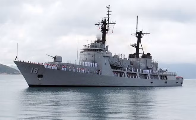 Tàu chiến BRP Ramon Alcaraz (FF-16) vào cảng Quốc tế Cam Ranh.