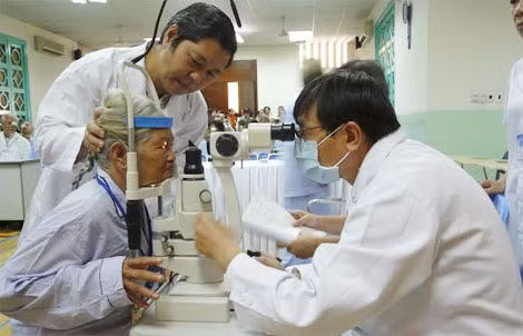 Vào dịp 27/7 hàng năm, BV Mắt TP Hồ Chí Minh luôn duy trì đều đặn chương trình khám phát thuốc miễn phí và phẫu thuật phaco cho bệnh nhân diện chính sách. Vào dịp 27/7 hàng năm, BV Mắt TP Hồ Chí Minh luôn duy trì đều đặn chương trình khám phát thuốc miễn phí và phẫu thuật phaco cho bệnh nhân diện chính sách.