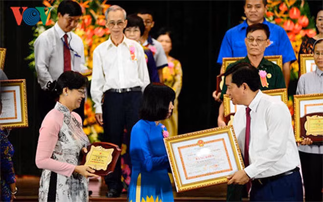 Lễ tuyên dương 138 tấm gương thầm lặng mà cao cả trong phong trào thi đua yêu nước của TP HCM.