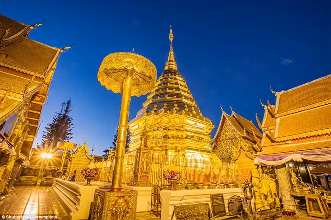 Wat Phra That Doi Suthep tại Chiang Mai là một trong những ngôi đền linh thiêng phía bắc của Thái Lan. Wat Phra That Doi Suthep tại Chiang Mai là một trong những ngôi đền linh thiêng phía bắc của Thái Lan.